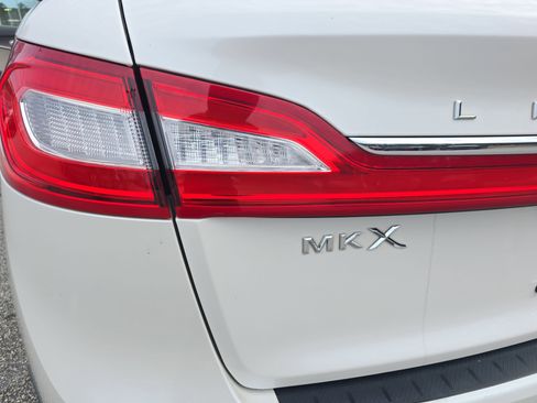 Used 2016 Lincoln MKX Reserve w/ Driver Assistance Package image 33