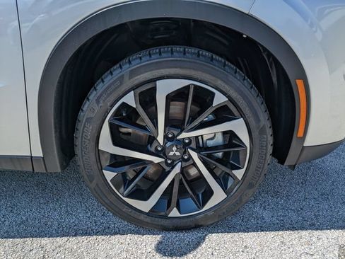 Used 2024 Mitsubishi Outlander SE FWD image 12