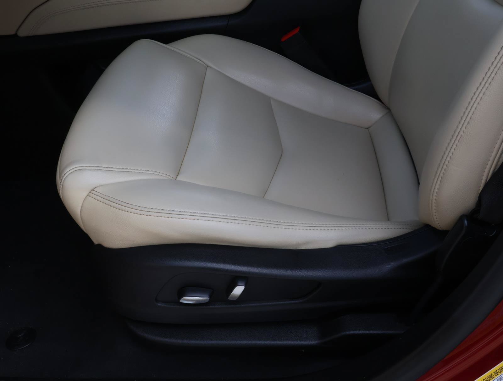 Used 2019 Cadillac XT5 FWD image 17