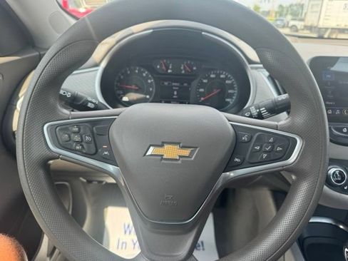 Used 2022 Chevrolet Malibu LT FWD image 15