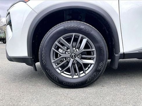 Used 2025 Nissan Rogue S AWD/4WD image 9