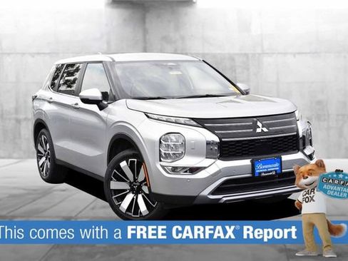 Used 2025 Mitsubishi Outlander SE AWD/4WD image 2