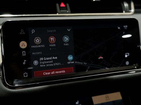 Used 2023 Land Rover Range Rover Evoque R-Dynamic SE image 18