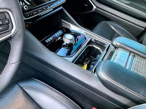 Used 2022 Jeep Wagoneer Series III w/ Flexible Seating Group image 14