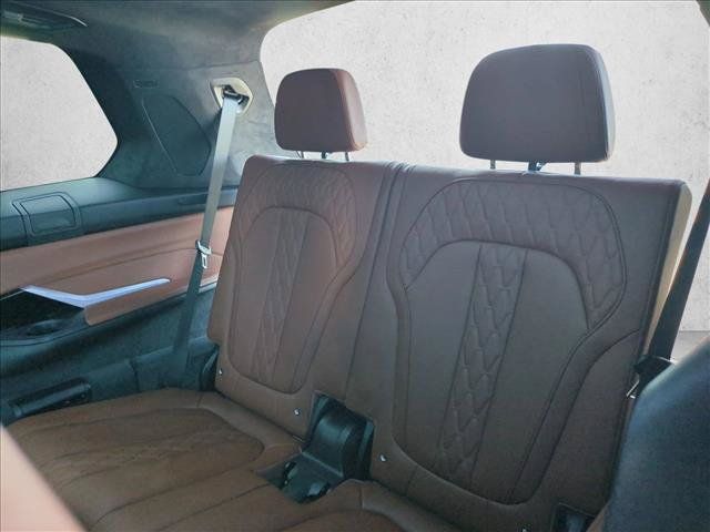 Used 2025 BMW X7 M60i w/ Climate Comfort Package AWD/4WD image 22
