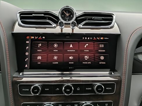 Used 2023 Bentley Bentayga Extended Wheelbase AWD/4WD image 28