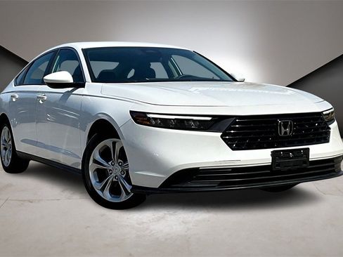 Used 2023 Honda Accord LX image 2