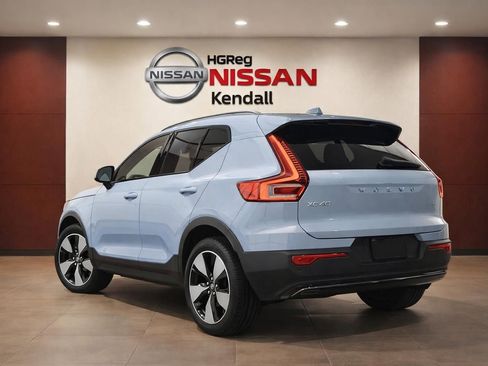 Used 2026 Volvo XC40 B5 Plus AWD/4WD image 2
