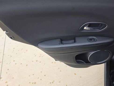 Used 2018 Honda HR-V EX image 19