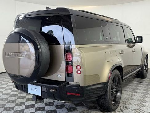 Used 2023 Land Rover Defender 130 X-Dynamic SE image 8
