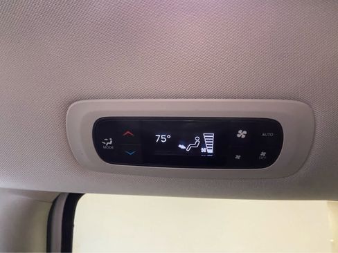Used 2024 Chrysler Pacifica Touring-L FWD image 20