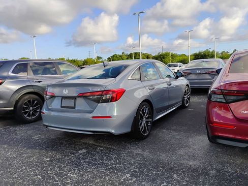 Used 2024 Honda Civic Touring image 3
