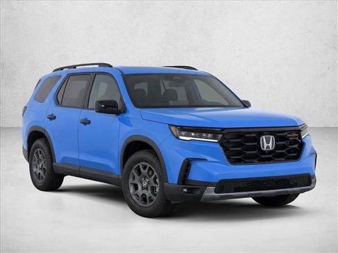 Used 2025 Honda Pilot TrailSport image 3