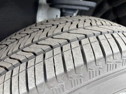 New 2025 GMC Acadia Elevation image 22