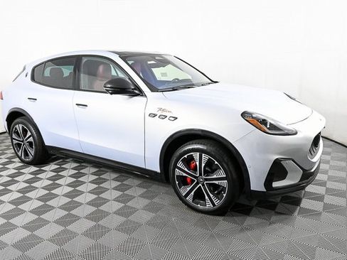 New 2025 Maserati Grecale Folgore image 2