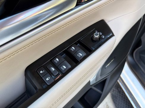 Used 2022 Jeep Wagoneer Series III w/ Convenience Group I image 12