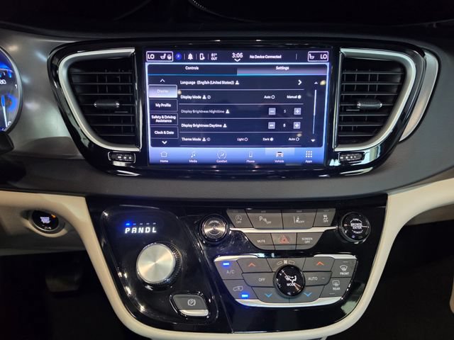 Used 2023 Chrysler Pacifica Touring-L FWD image 29