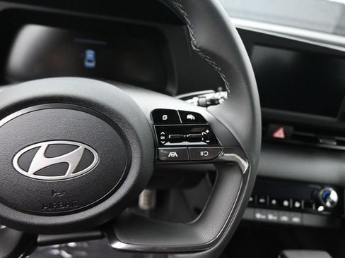 Used 2025 Hyundai Elantra Sport FWD image 19