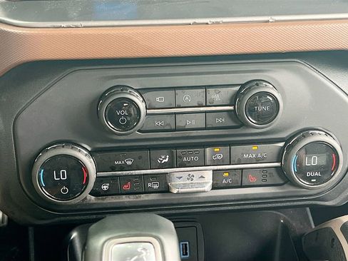Used 2024 Ford Bronco Outer Banks AWD/4WD image 16