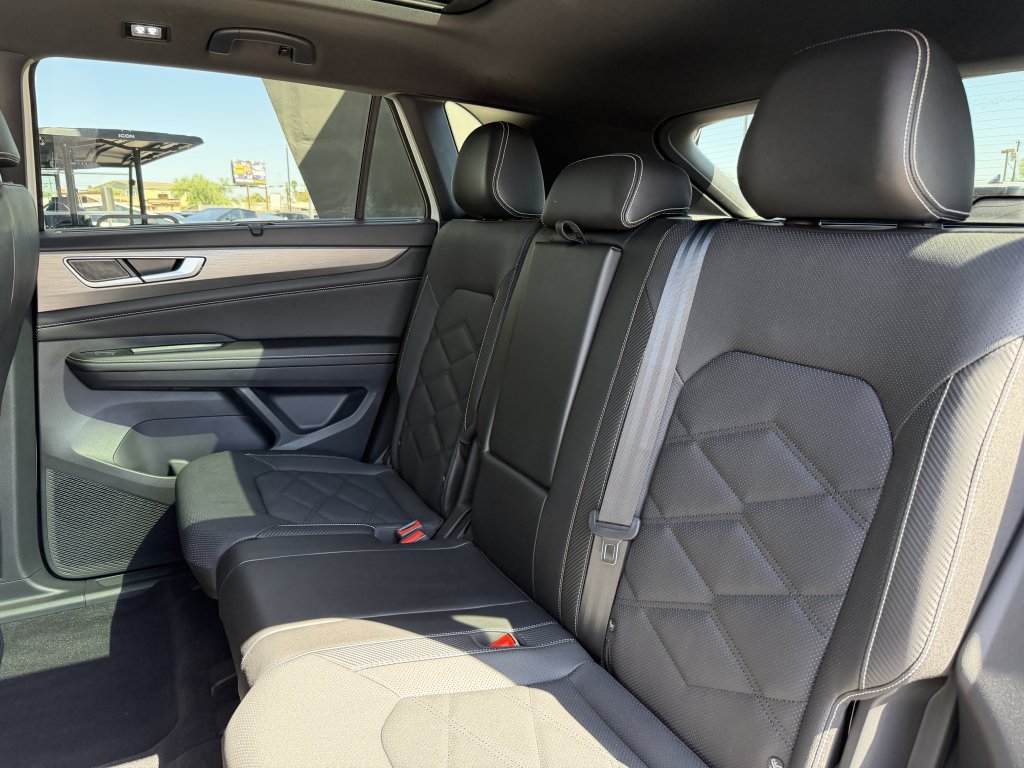 Used 2024 Volkswagen Atlas Cross Sport SE w/ Panoramic Sunroof Package FWD image 34
