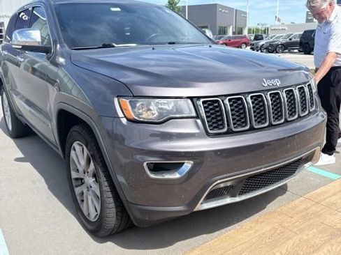 Used 2017 Jeep Grand Cherokee Limited AWD/4WD image 2