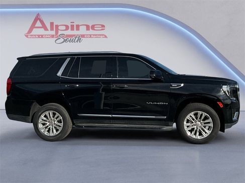 Used 2024 GMC Yukon SLT w/ SLT Luxury Package image 6