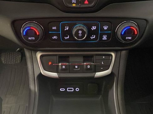 Used 2023 GMC Terrain SLT w/ LPO, Floor Liner Package FWD image 32