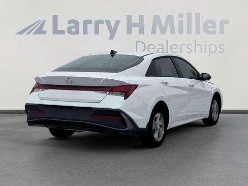 New 2026 Hyundai Elantra SE FWD image 7