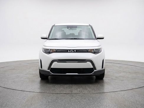 Used 2025 Kia Soul LX w/ LX Technology Package FWD image 2