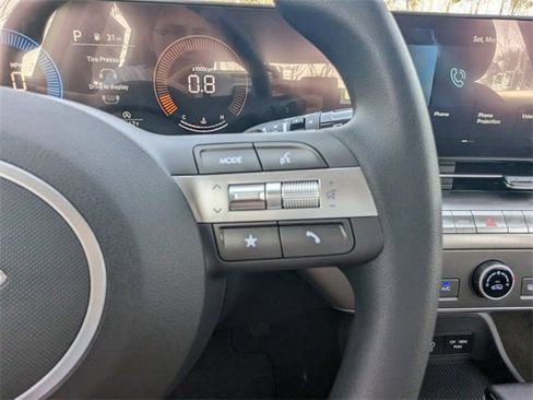 Certified 2025 Hyundai Kona SE image 24