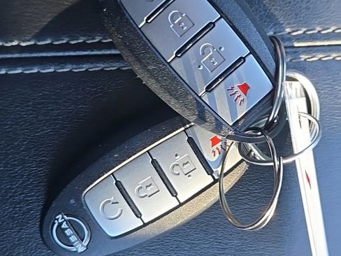 Used 2022 Nissan Pathfinder SV w/ SV Black Package image 43