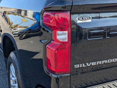 Used 2022 Chevrolet Silverado 1500 RST w/ Convenience Package II image 12