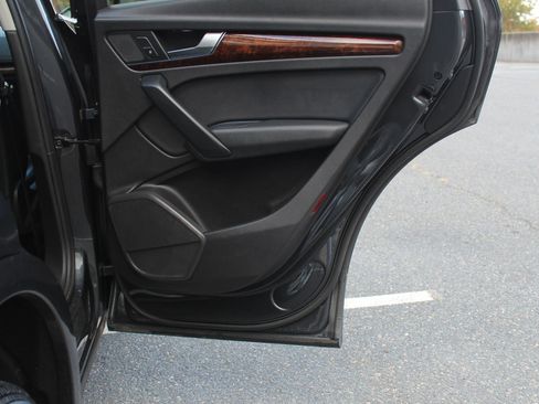 Used 2018 Audi Q5 2.0T Premium Plus w/ Premium Plus Package image 16