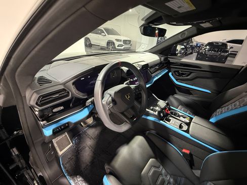 Used 2025 Lamborghini Urus SE AWD/4WD image 21