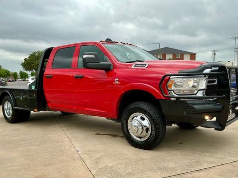 Used 2024 RAM 3500 Tradesman w/ Chrome Appearance Group image 6