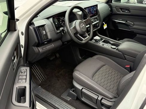 New 2026 Nissan Pathfinder S image 9