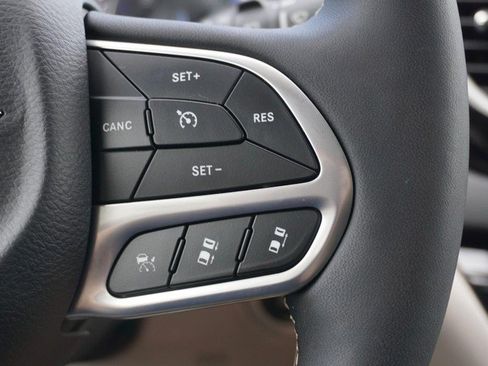 Used 2024 Chrysler Pacifica Touring-L FWD image 40