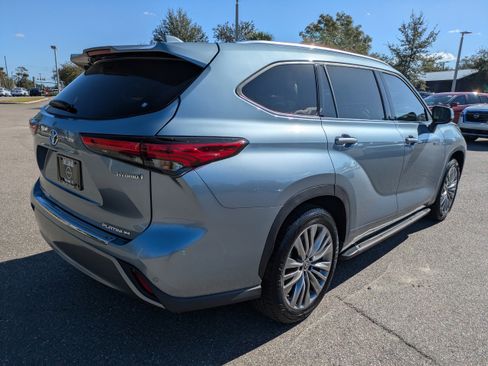Used 2021 Toyota Highlander Platinum image 4