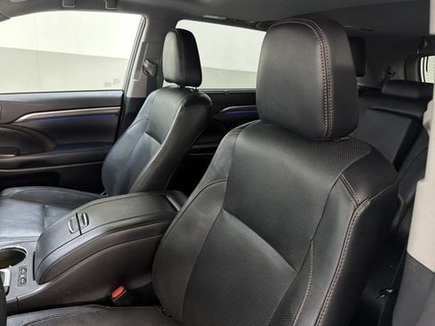 Used 2019 Toyota Highlander Limited AWD/4WD image 5