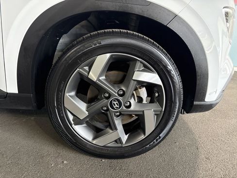 Used 2024 Hyundai Venue Limited FWD image 4