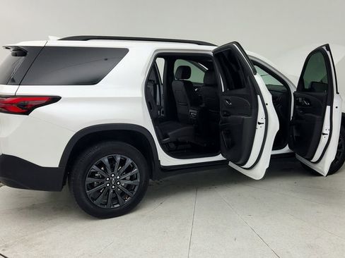 Used 2023 Chevrolet Traverse RS AWD/4WD image 13