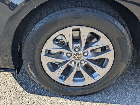 Certified 2024 Toyota Sienna XLE image 10