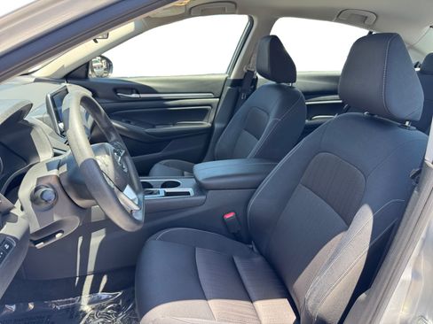 Used 2022 Nissan Altima 2.5 SV FWD image 9