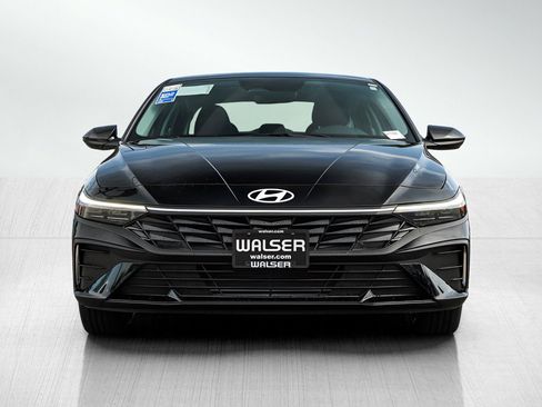 New 2026 Hyundai Elantra SE FWD image 2