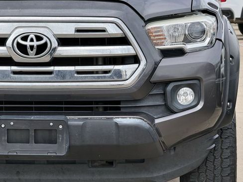 Used 2017 Toyota Tacoma SR5 RWD image 8