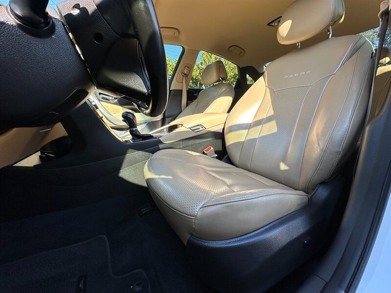 Used 2012 Hyundai Azera FWD image 12