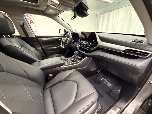 Used 2025 Toyota Highlander Platinum AWD/4WD image 10