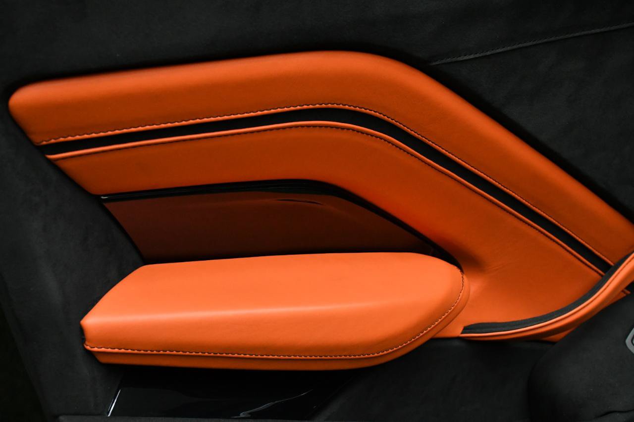 Used 2020 Aston Martin V8 Vantage Coupe RWD image 18