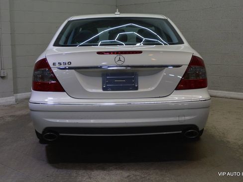 Used 2009 Mercedes-Benz E 550 Sedan image 6