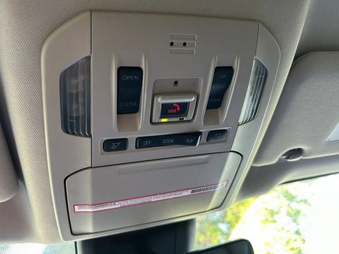 Used 2023 Toyota Highlander XLE FWD image 31